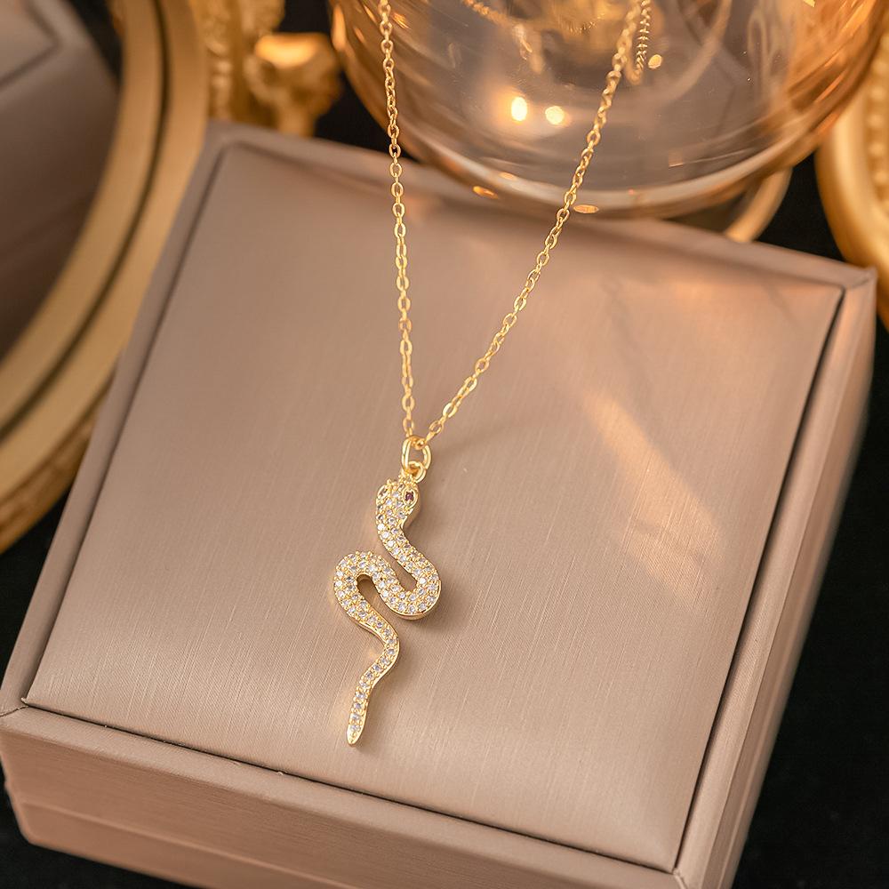 Collares acero inoxidable · collar de corazón dorado