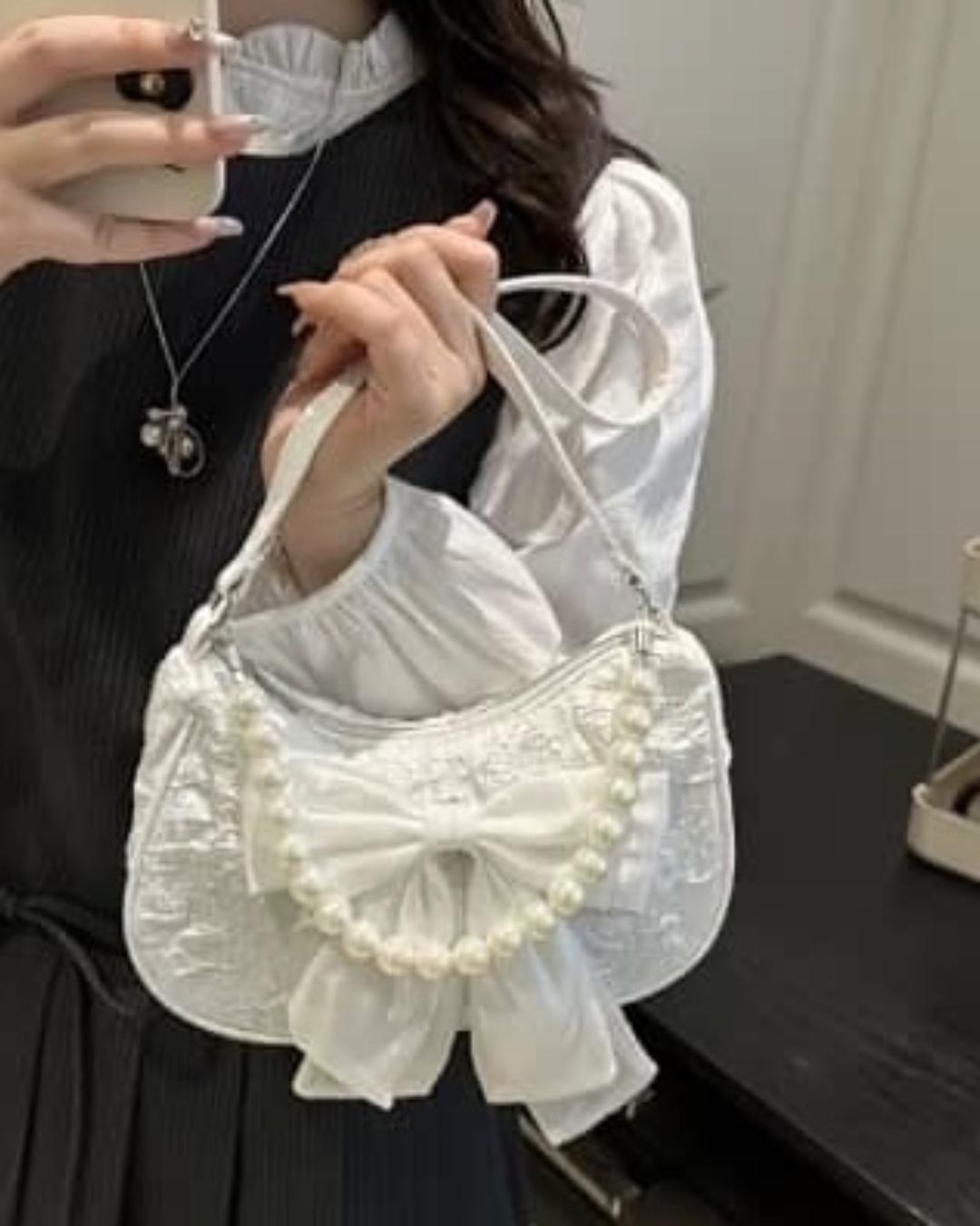 Cartera blanca con lazo y perlas · cartera blanca con lazo