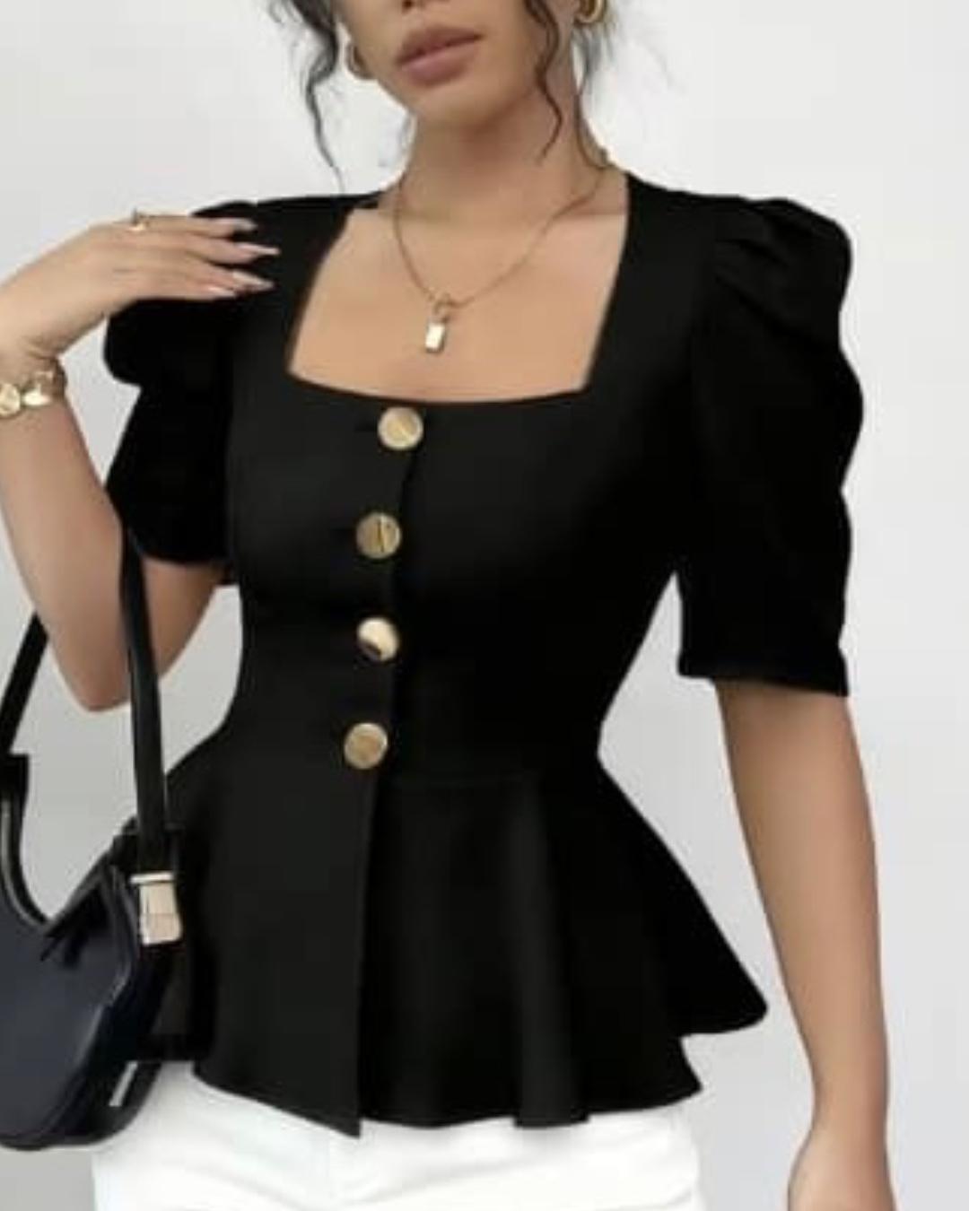 Blusa negra cuello cuadrado con botones · blusa negra cuello cuadrado